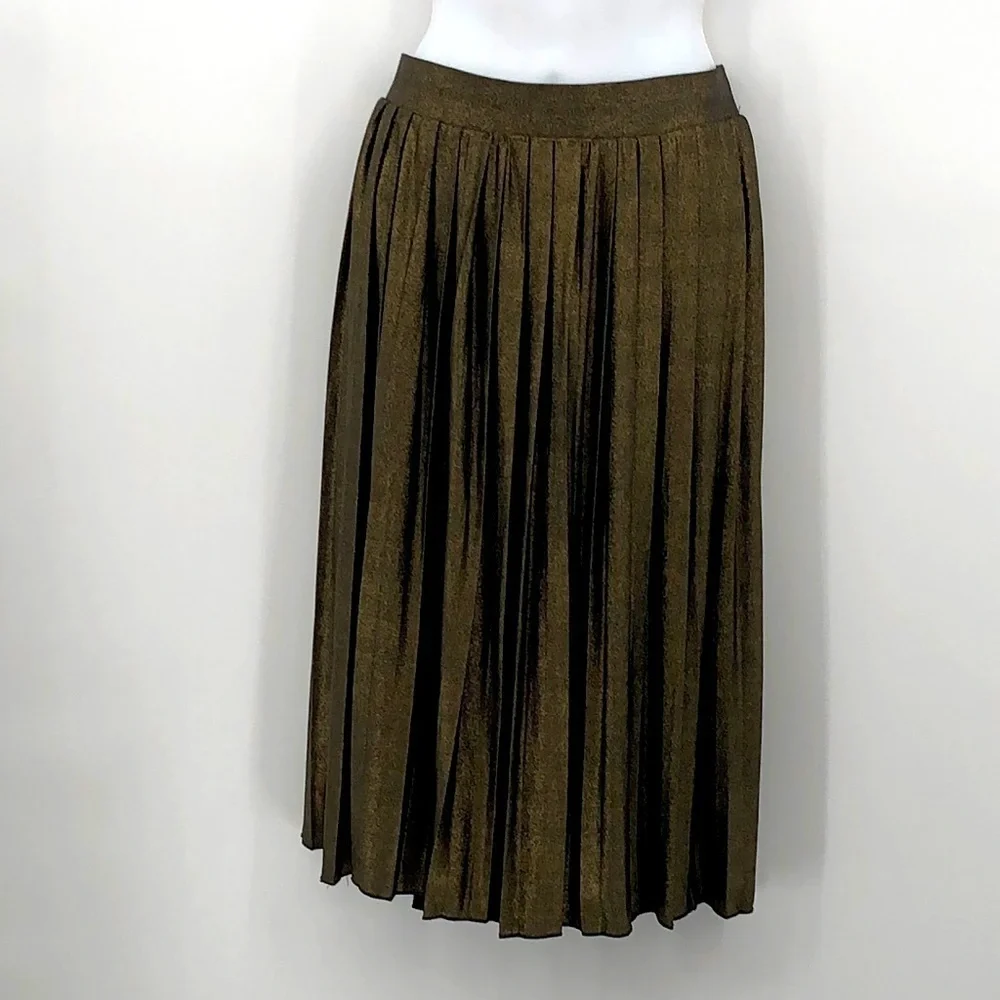 Charlotte Russe Pleated Gold Fleck and Black Skiirt Size L Shiny Shimmery